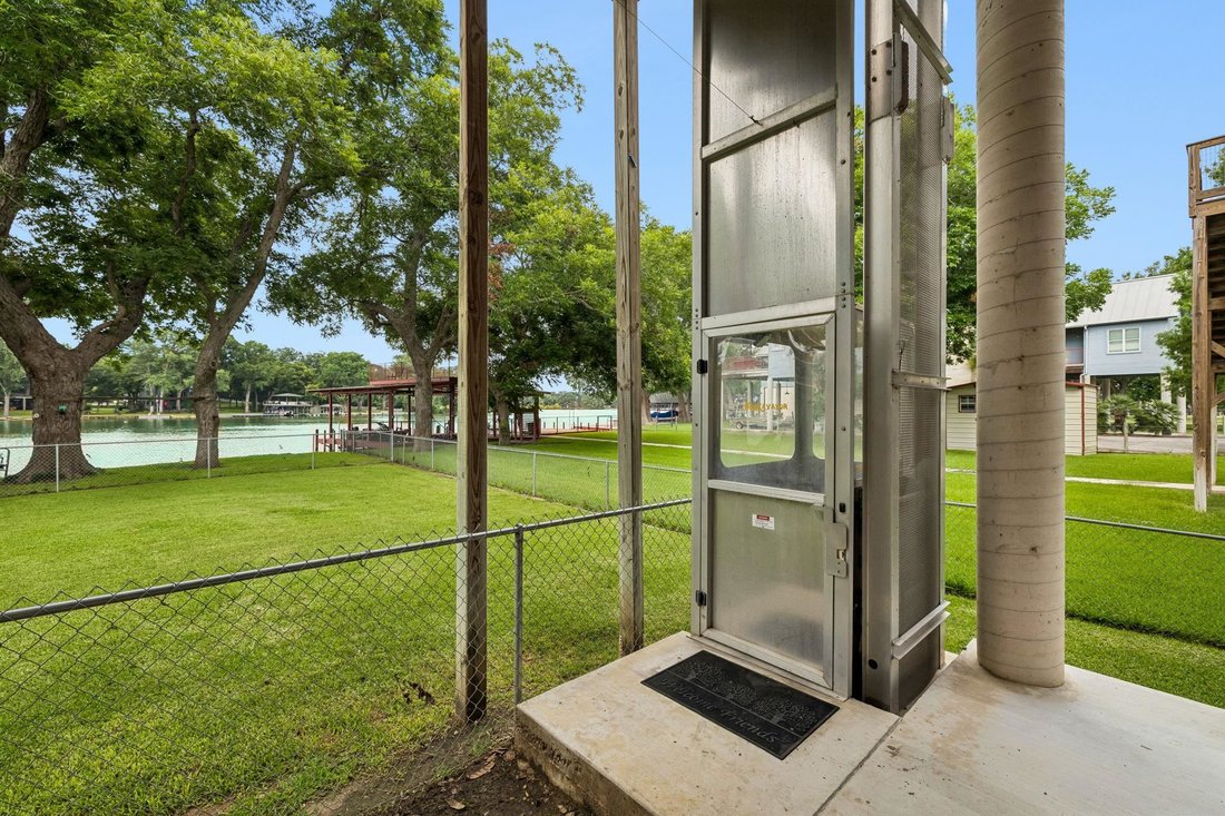 House in Seguin, Texas, United States 5 - 18340831