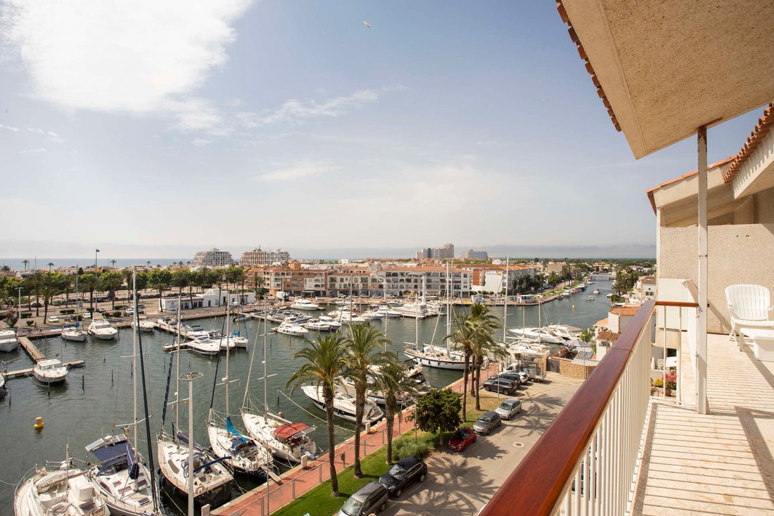 Penthouse in Empuriabrava, Catalonia, Spain 2 - 18337258