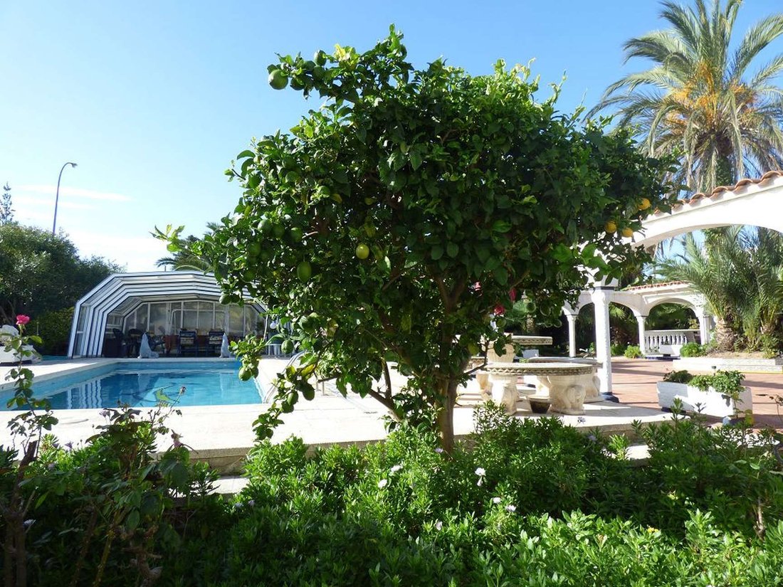 Villa in Empuriabrava, Catalonia, Spain 4 - 18335276