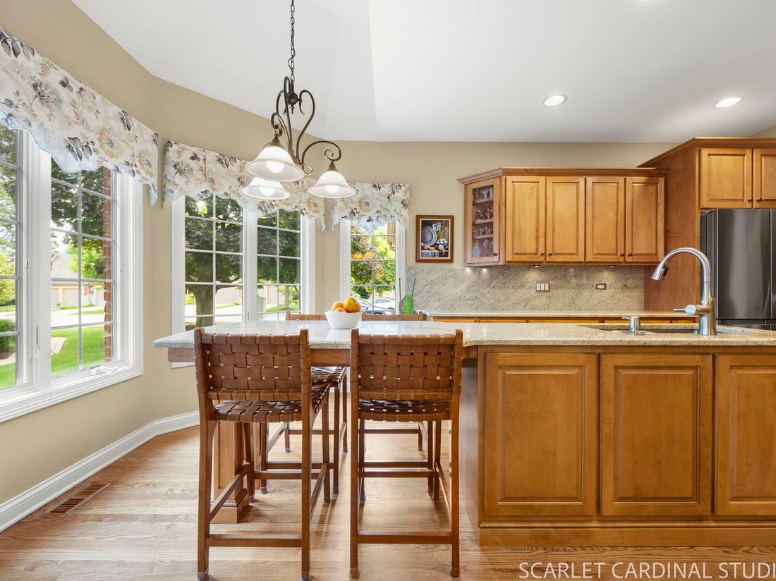 Condo in Downers Grove, Illinois, United States 2 - 18340835