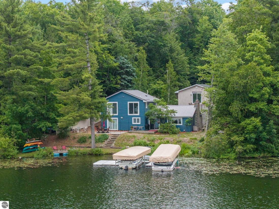 House in Traverse City, Michigan, United States 1 - 18336863