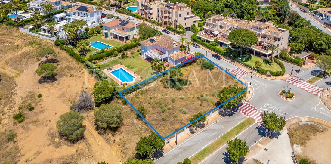 Land in Elviria-Cabopino, Marbella, Spain 1 - 18341178