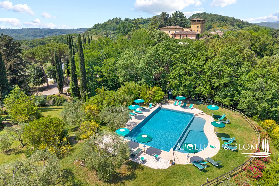 House in San Gimignano, Tuscany, Italy 1 - 18340678
