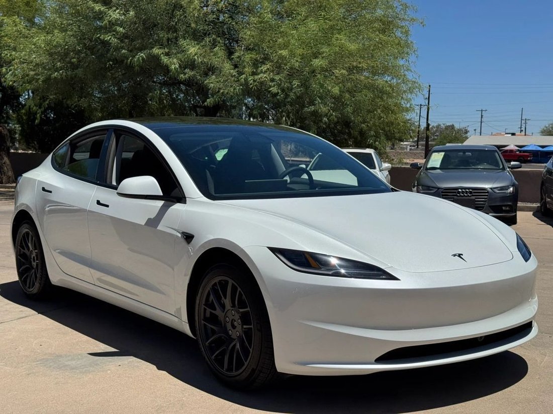 Sedan in Mesa, AZ, United States 4 - 18338288