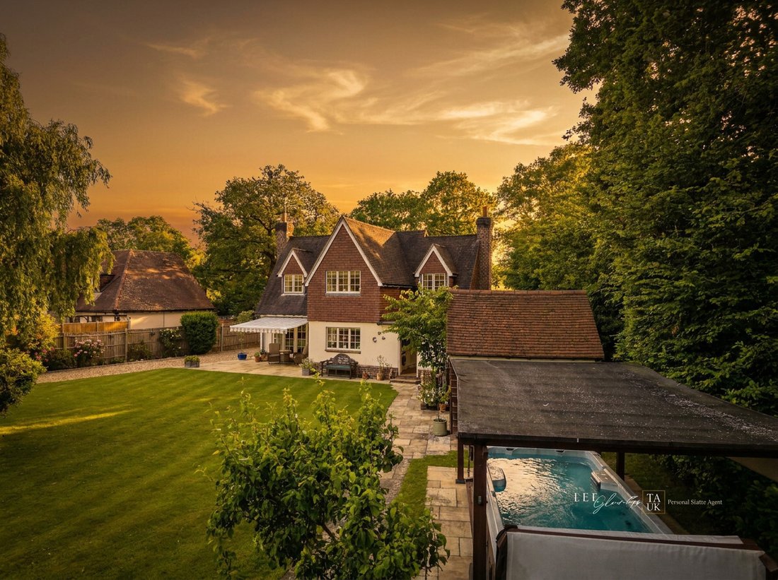 House in Dorking, England 2 - 18337217