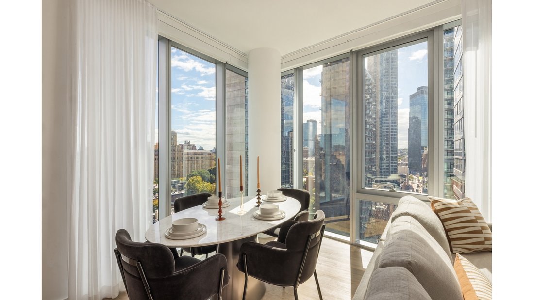 New York, New York, United States 2 - 18341222
