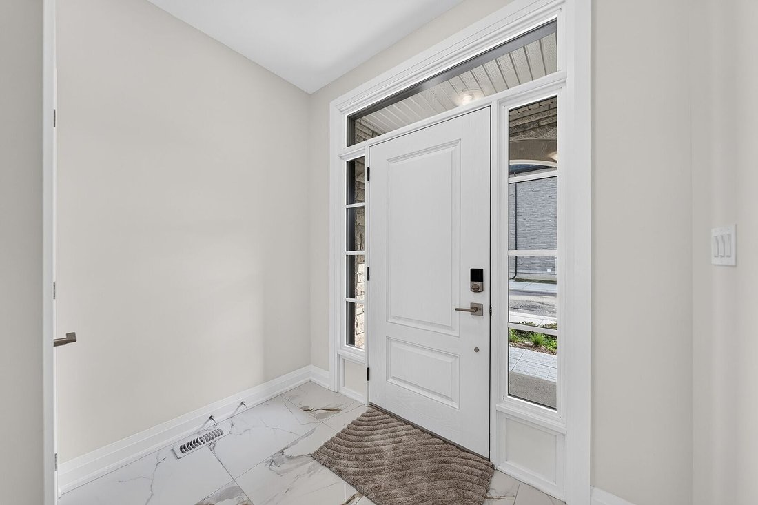 Condo in Guelph, Ontario, Canada 3 - 18342043