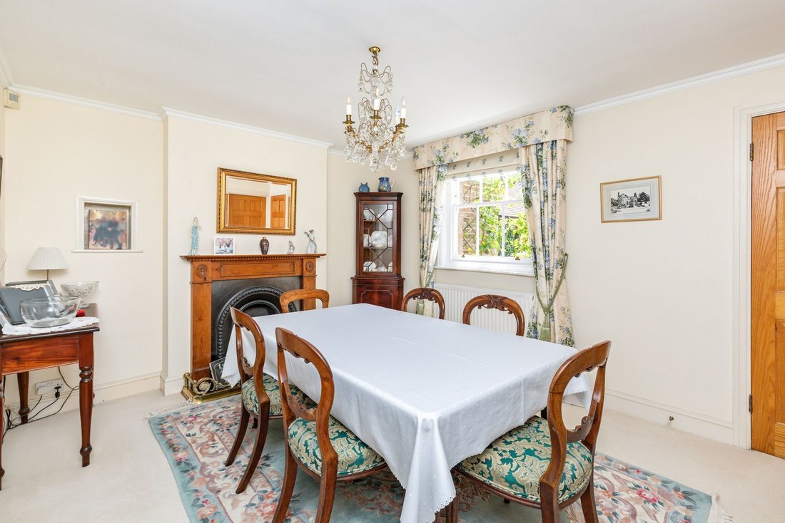 House in Mannings Heath, England 5 - 18336880