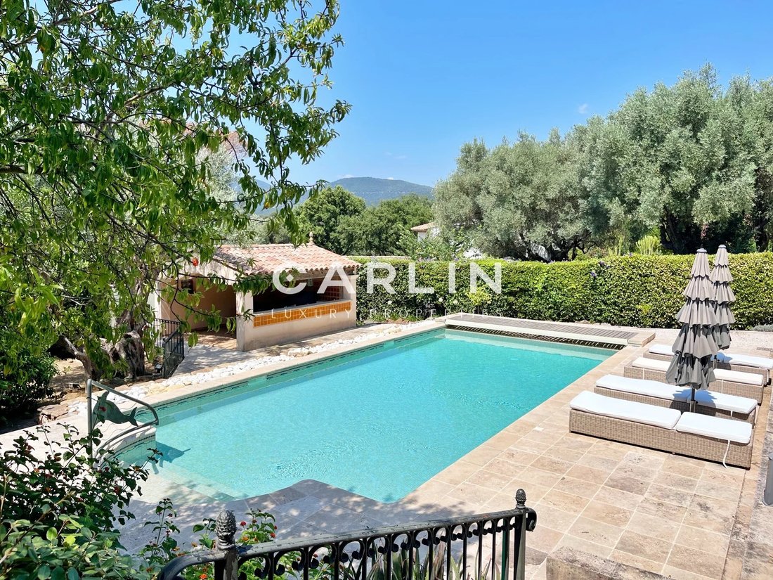 Villa in La Croix-Valmer, Provence-Alpes-Côte d'Azur, France 2 - 18337212