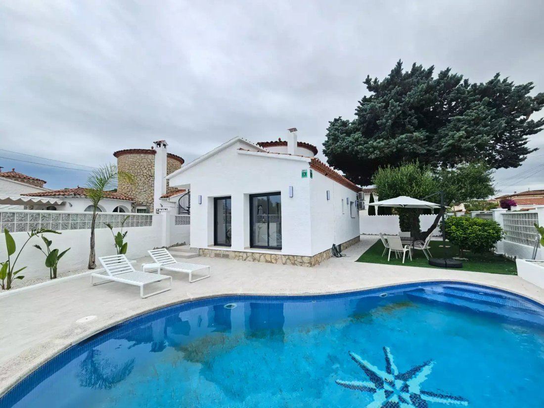 Villa in Empuriabrava, Catalonia, Spain 2 - 18335706