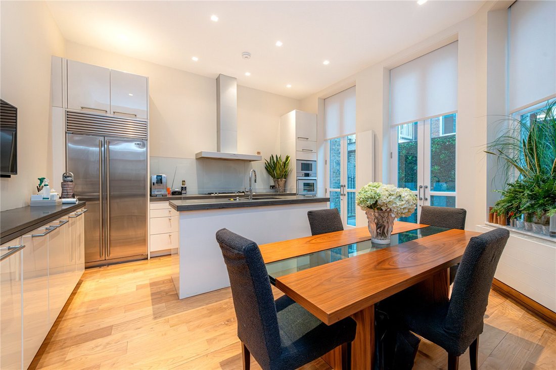 Apartment in Mayfair, Westminster, England 2 - 18334880