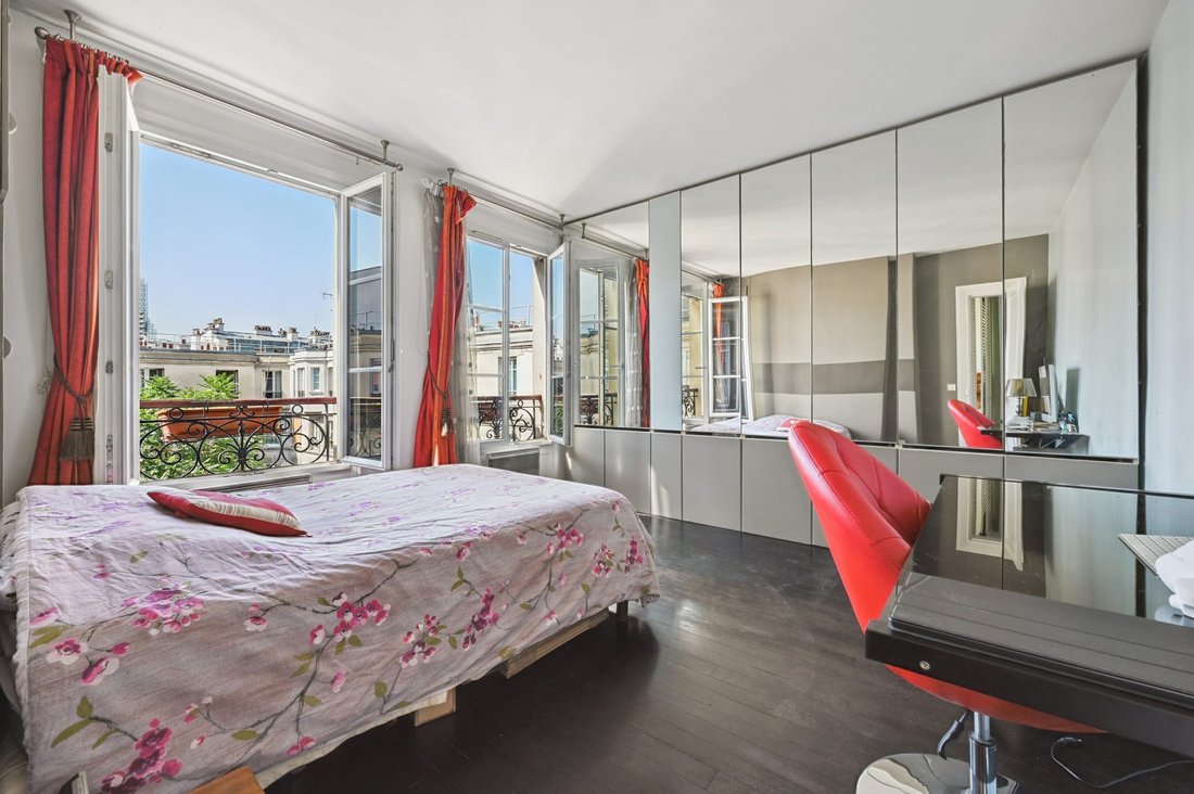 Apartment in Amiraux-Simplon-Poissonniers, Paris 18e Arrondissement, Paris 4 - 18341867