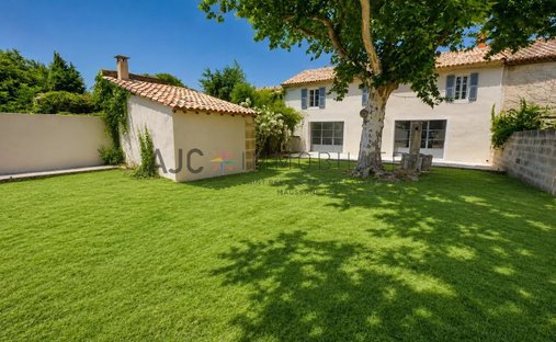 Country House in Saint-Rémy-de-Provence, Provence-Alpes-Côte d'Azur, France 1