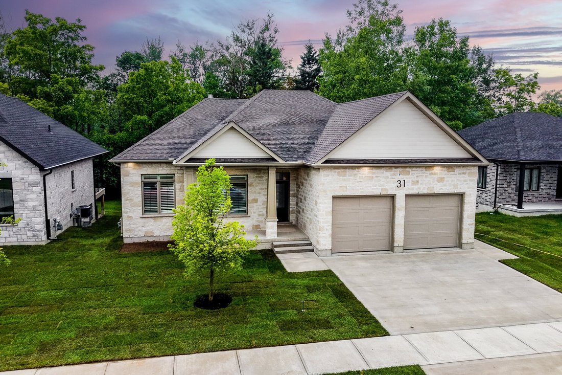 House in Listowel, Ontario, Canada 2 - 18334676
