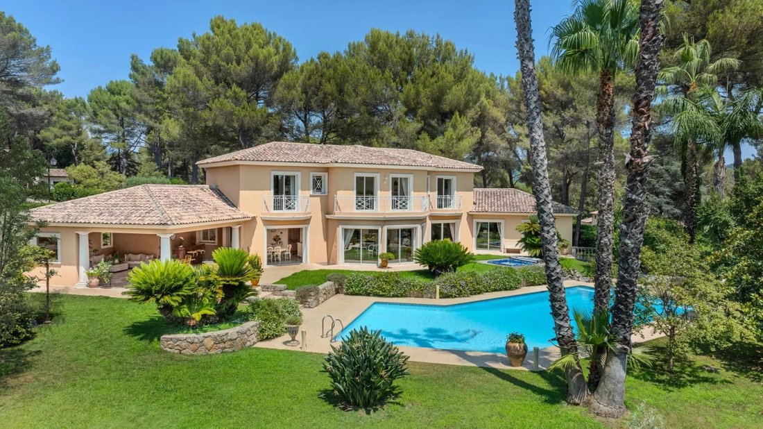 Villa in Mougins, Provence-Alpes-Côte d'Azur, France 1 - 17555707