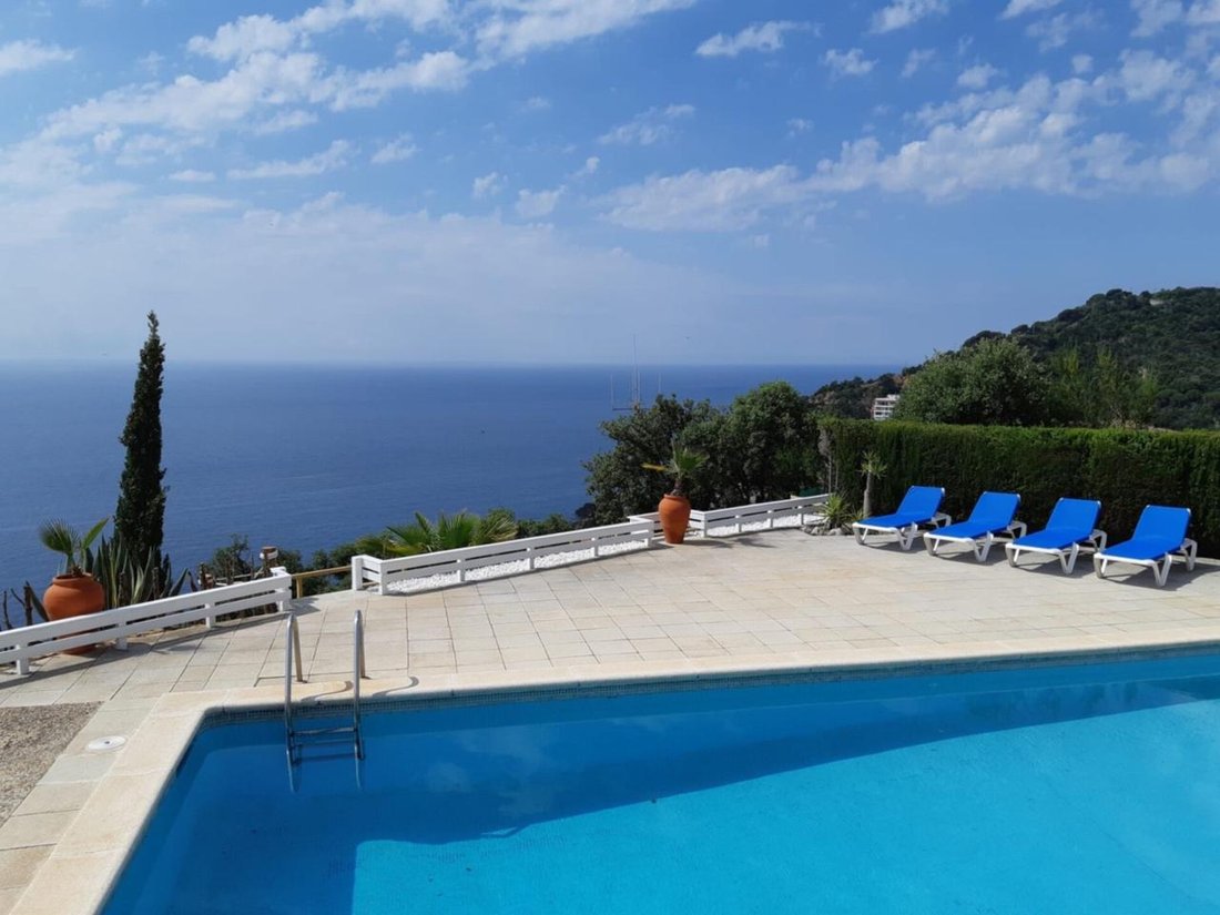 Apartment in Sant Feliu de Guixols, Catalonia, Spain 2 - 18335445