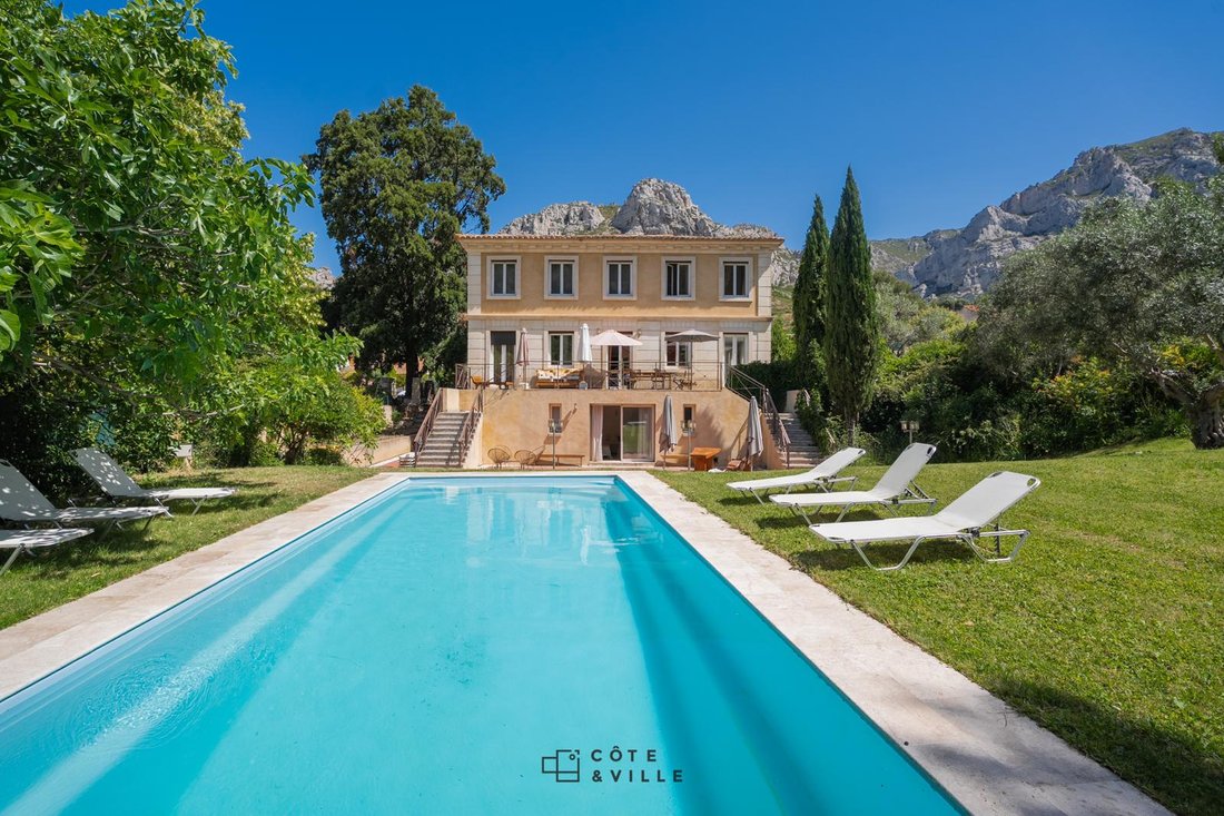 Villa in Le Redon, Marseille, Provence-Alpes-Côte d'Azur 1 - 18340308