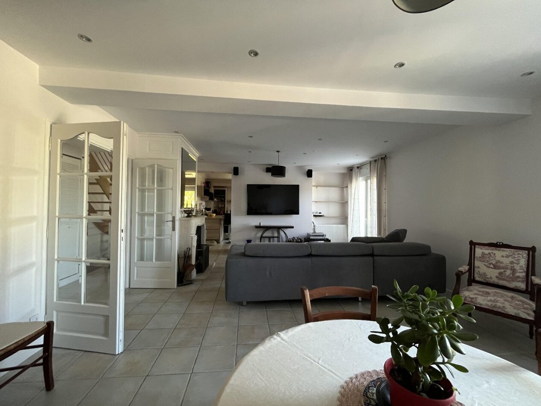 House in Fontainebleau, Ile-de-France, France 5 - 18340410