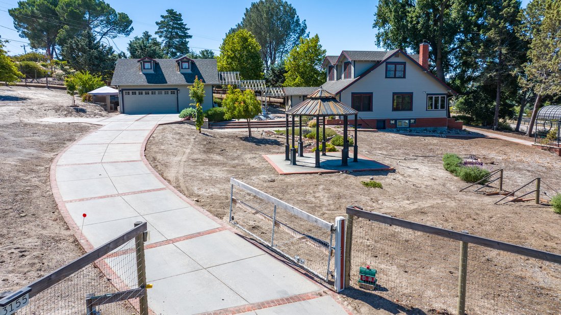 Atascadero, California, United States 2 - 18342158