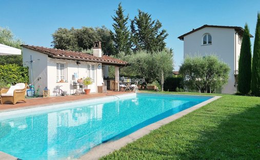 Country House in Pieve di Brancoli, Lucca, Tuscany 1