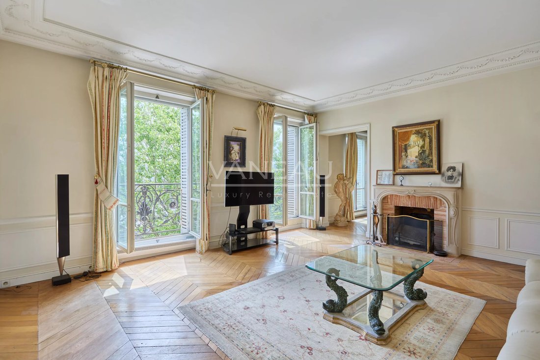 Apartment in Île de la Cité, Paris 1er Arrondissement, Paris 2 - 18337533
