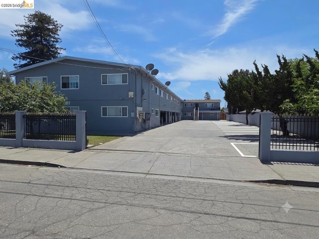 Hayward, California, United States 1 - 17296159