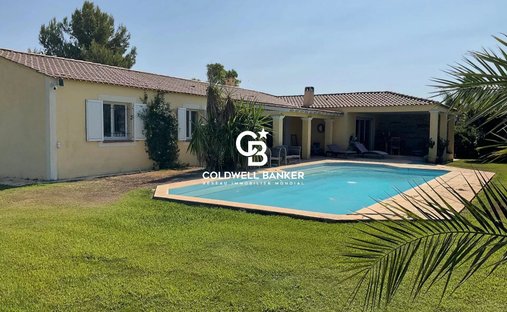 Villa in Est, Solliès-Pont, France 1