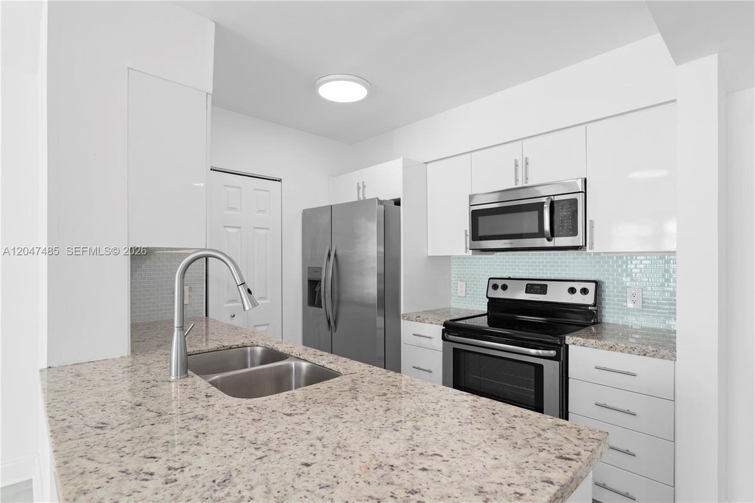 Condo in Miami, Florida, United States 4 - 18341089
