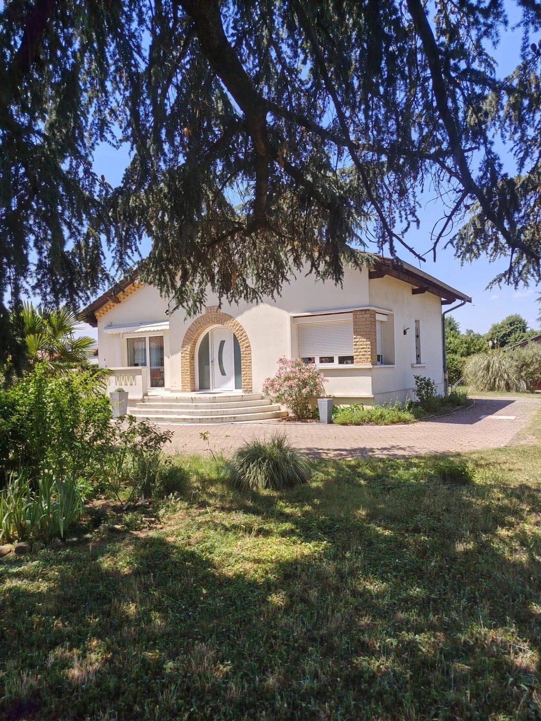 Villa in Saint-Bernard, Auvergne-Rhône-Alpes, France 1 - 18341127