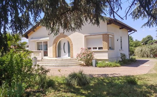Villa in Saint-Bernard, Auvergne-Rhône-Alpes, France 1