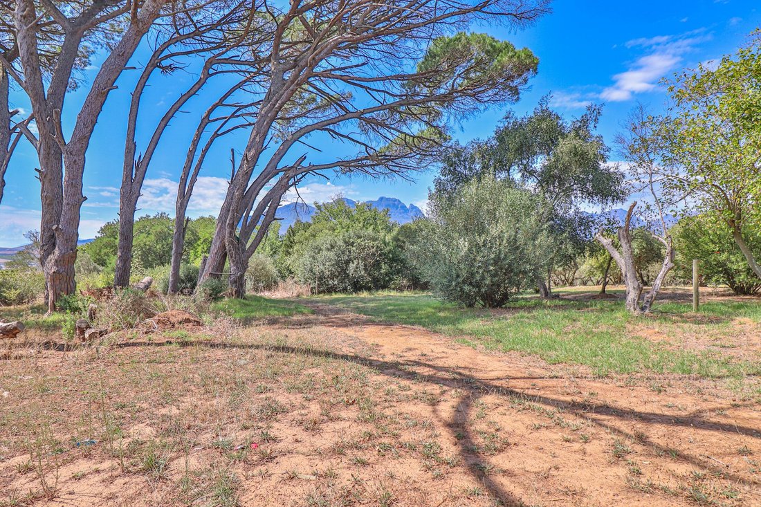 Farm Ranch in Brackenfell South, Cape Town, South Africa 2 - 17908215