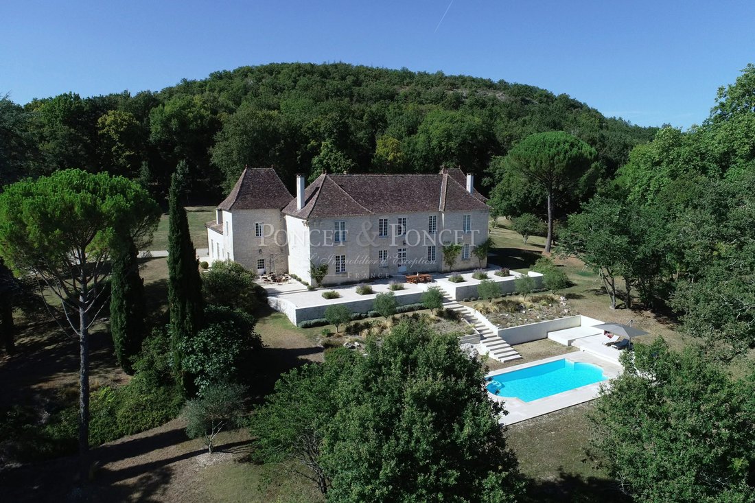 Estate in Charles de Gaulle, Cahors, France 1 - 18341355