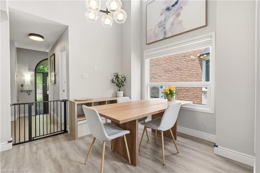 House in Hamilton, Ontario, Canada 4 - 18336438