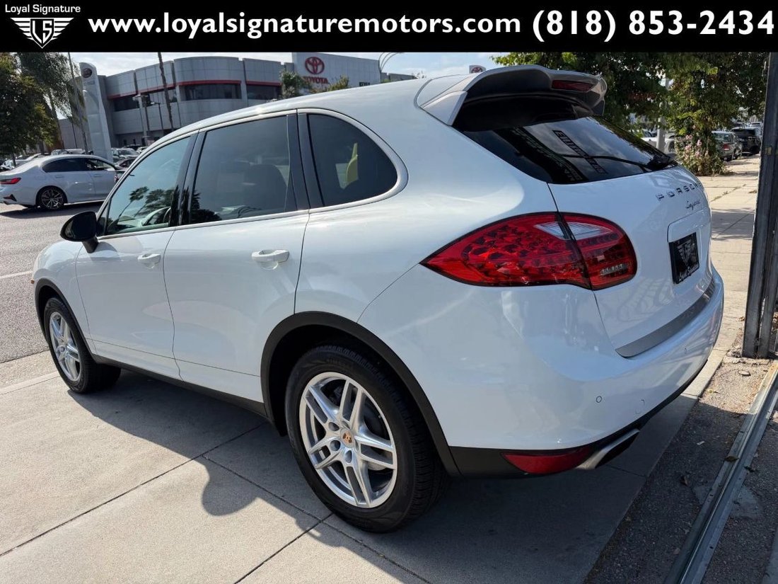 Suv in Van Nuys, CA, United States 5 - 18337976