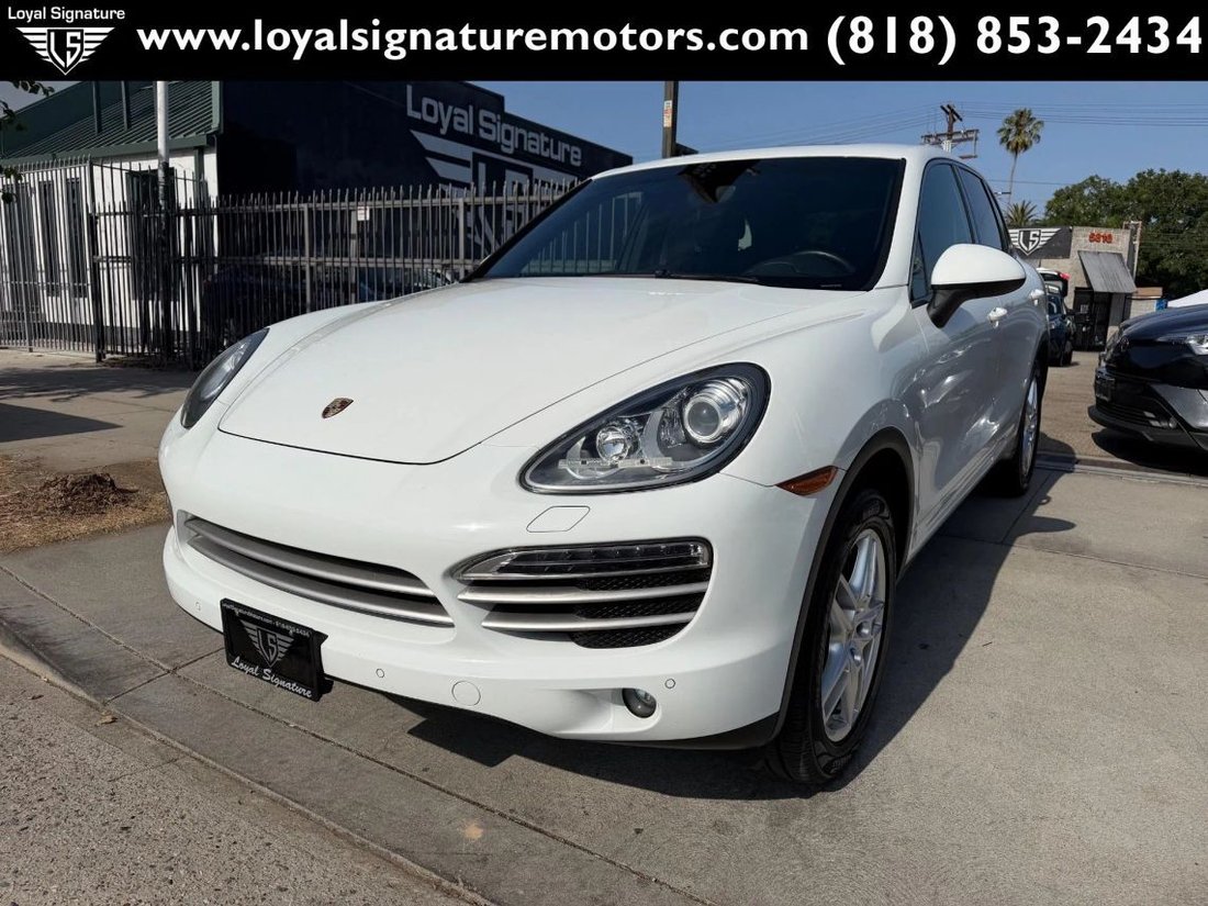 Suv in Van Nuys, CA, United States 3 - 18337976