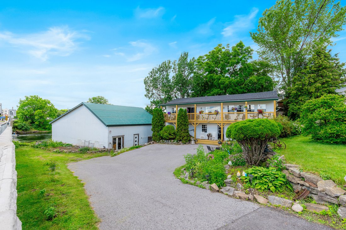 Farm Ranch in Gananoque, Ontario, Canada 2 - 18342165