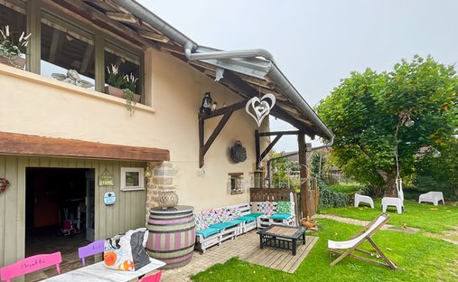 Villa a Pupillin, Borgogna-Franca Contea, Francia 1