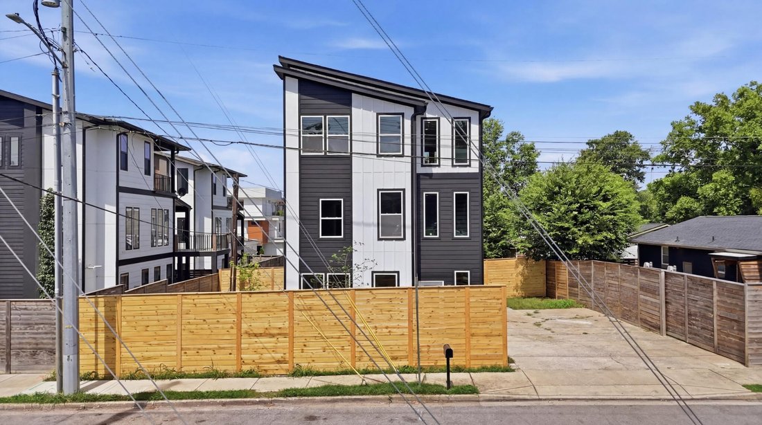 Co Op in Nashville, Tennessee, United States 2 - 18340079