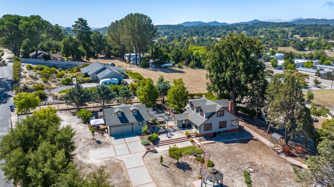 Atascadero, California, United States 1 - 18342158