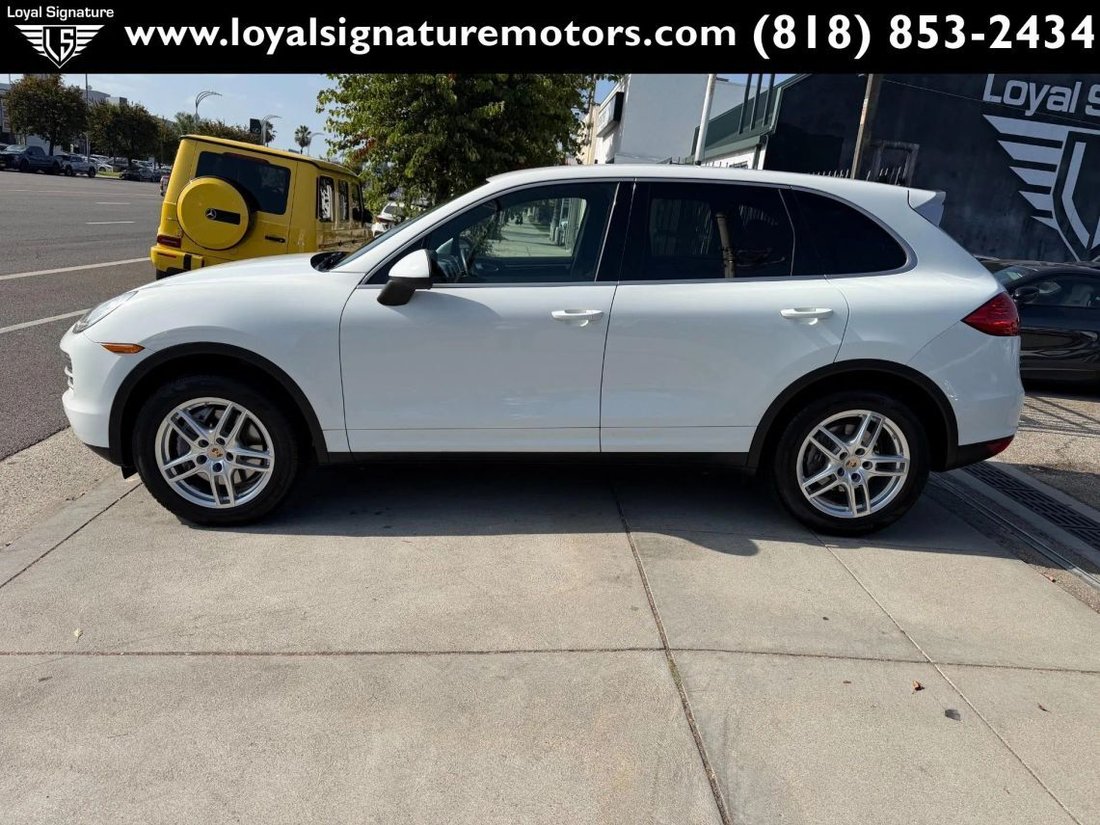 Suv in Van Nuys, CA, United States 4 - 18337976