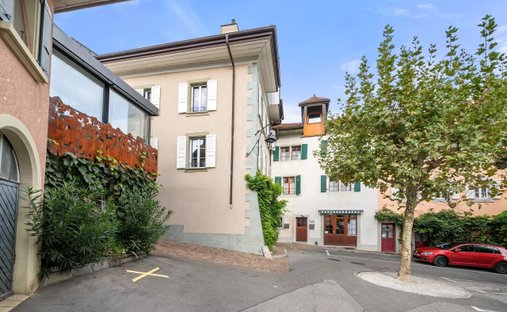 House in Bourg-en-Lavaux, Vaud, Switzerland 1
