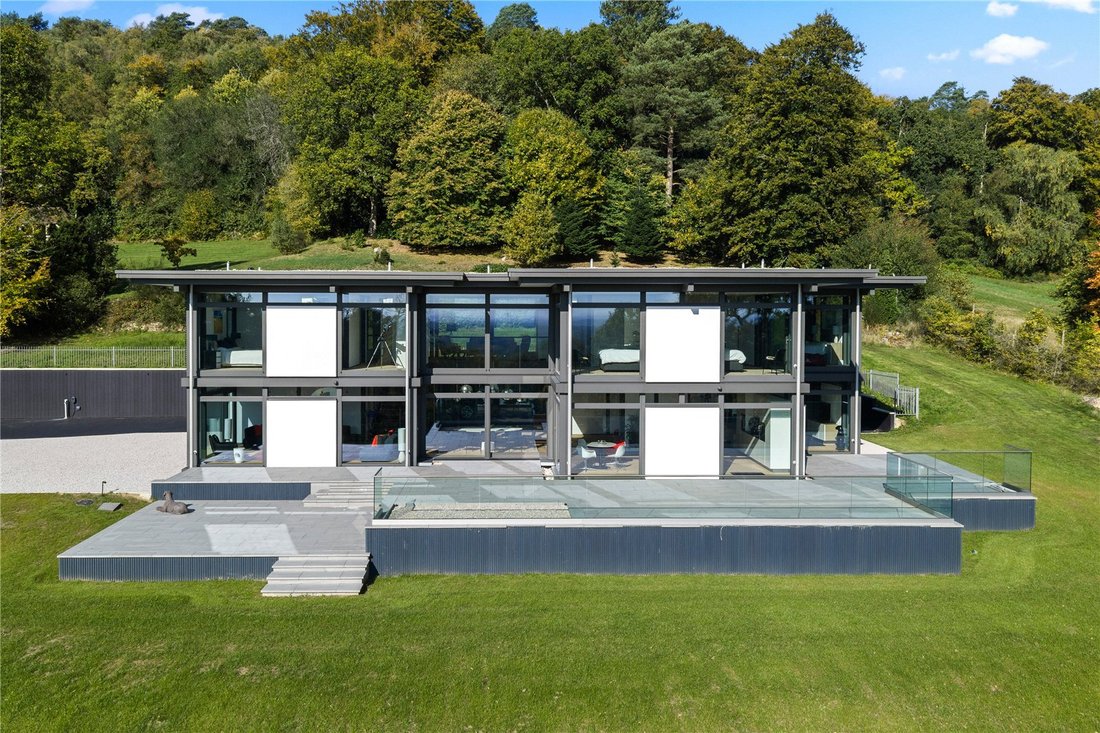 House in Surrey, England 2 - 17247828
