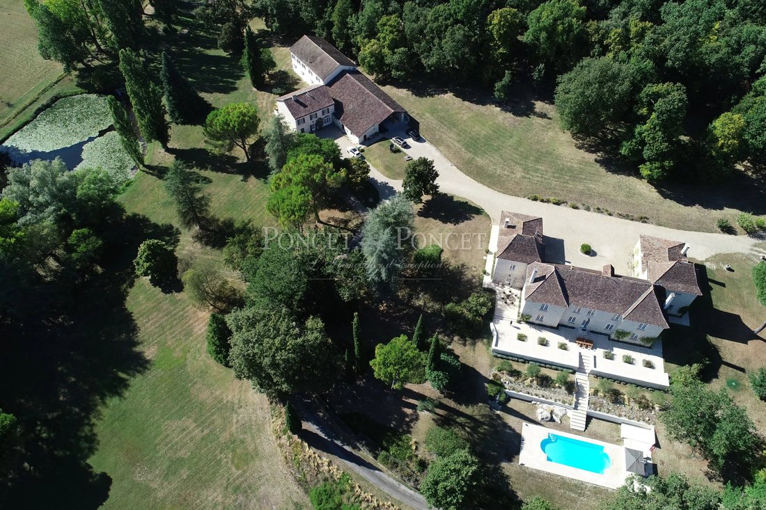 Estate in Charles de Gaulle, Cahors, France 3 - 18341355