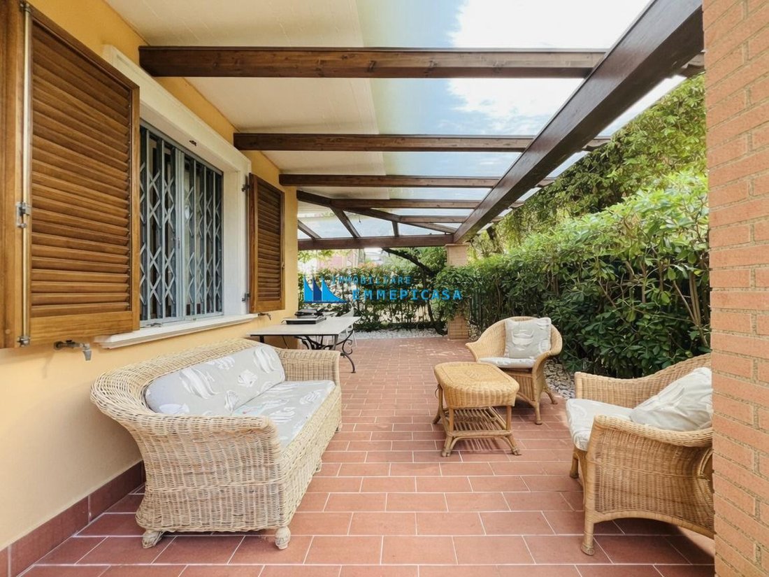 Country House in Ronchi, Massa, Italy 2 - 18340522