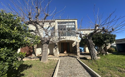 House in Hyeres, Provence-Alpes-Côte d'Azur, France 1