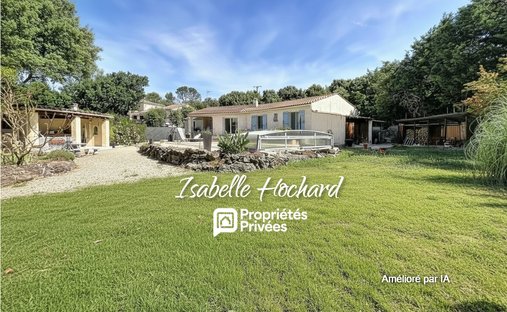 Villa in Sainte-Anastasie-sur-Issole, Provence-Alpes-Côte d'Azur, France 1