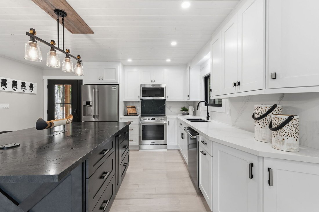House in Muskoka Lakes, Ontario, Canada 2 - 18336651