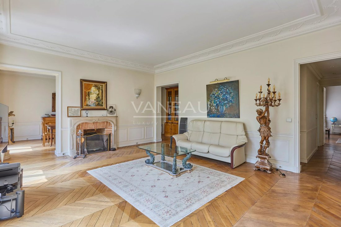 Apartment in Île de la Cité, Paris 1er Arrondissement, Paris 4 - 18337533