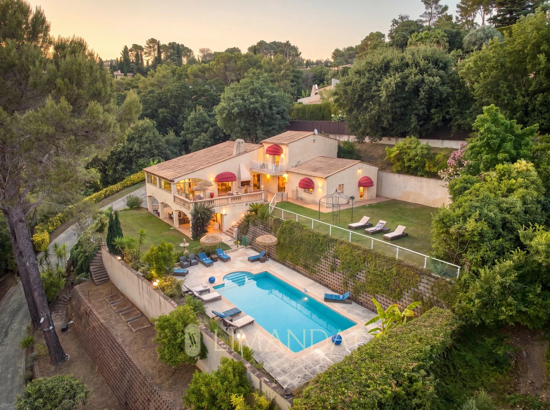 Villa in Les Indes les-Groulles, Mouans-Sartoux, France 1 - 18304475