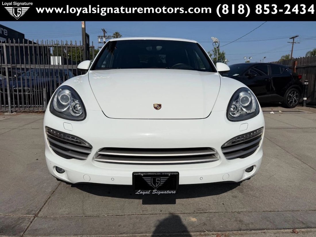 Suv in Van Nuys, CA, United States 2 - 18337976